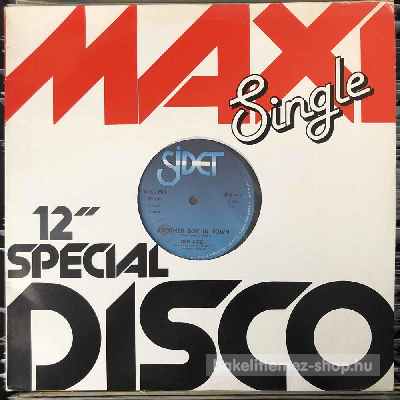 Two Girls - Another Boy In Town  (12", Maxi) (vinyl) bakelit lemez