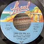 Mike Cool & The Pool  Turn On The Key  (7", Single)
